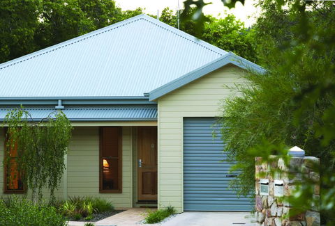 Luxury Abalina Cottages - ACT Tourism 2