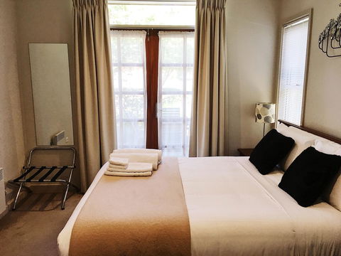 Luxury Abalina Cottages - ACT Tourism 4
