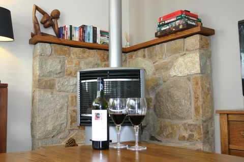 Luxury Abalina Cottages - ACT Tourism 16