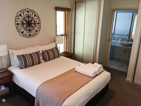 Luxury Abalina Cottages - ACT Tourism 31