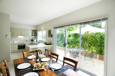 Luxury Abalina Cottages - ACT Tourism 28