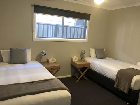 Luxury Abalina Cottages - ACT Tourism 24