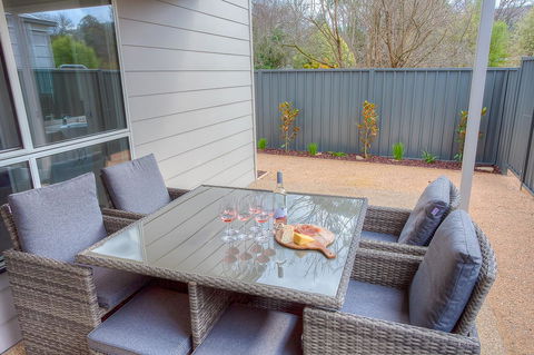Luxury Abalina Cottages - ACT Tourism 8