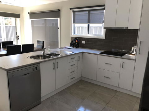 Luxury Abalina Cottages - ACT Tourism 18