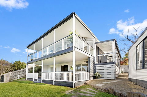 Peninsula Retreat - ACT Tourism 1