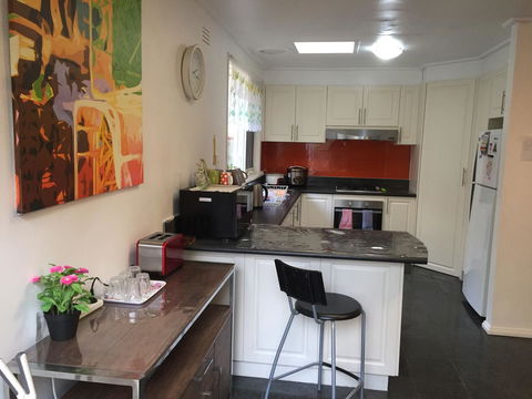 Doncaster Westfield Home Stay - ACT Tourism 21