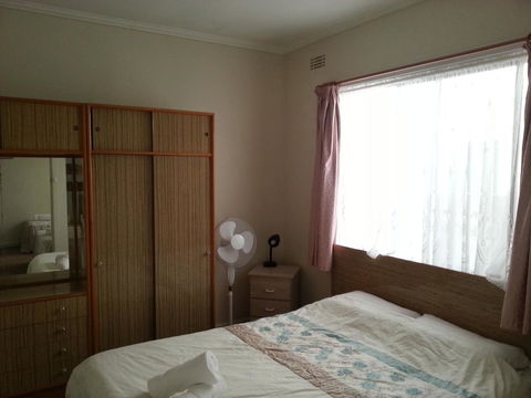Beachcomber Holiday Units - ACT Tourism 30