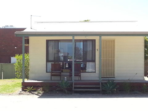 Beachcomber Holiday Units - ACT Tourism 21