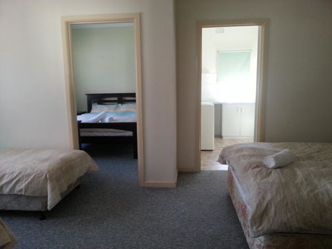 Beachcomber Holiday Units - ACT Tourism 40