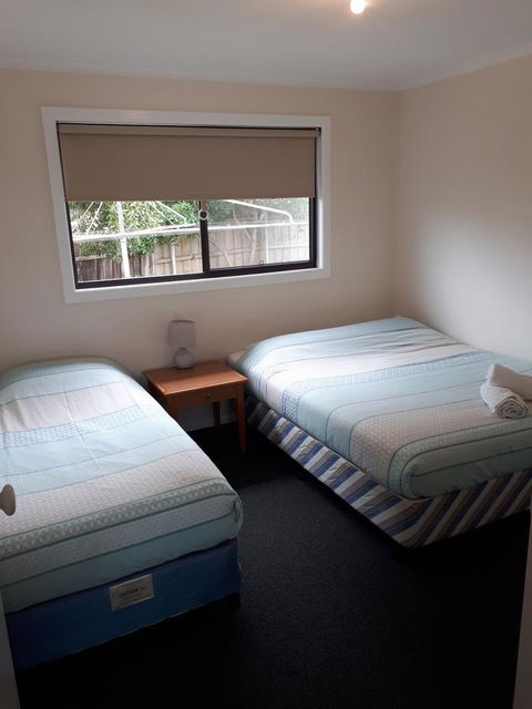 Beachcomber Holiday Units - ACT Tourism 1