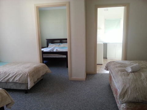 Beachcomber Holiday Units - ACT Tourism 35