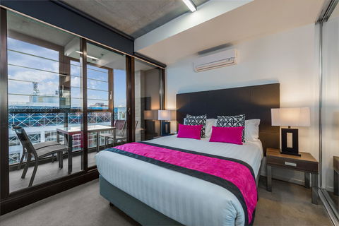 Mantra St Kilda Road - ACT Tourism 1