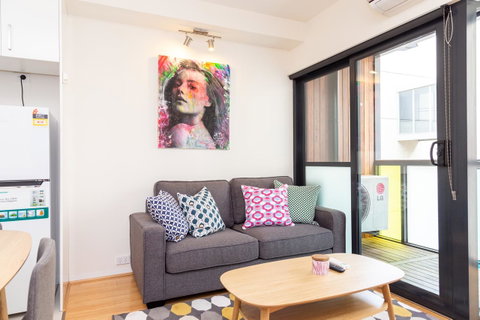 Canvas Suites On Russell Place - ACT Tourism 17