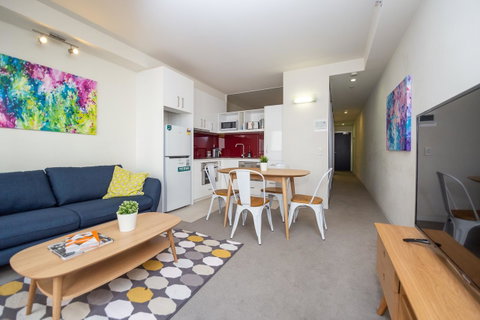Canvas Suites On Russell Place - ACT Tourism 6