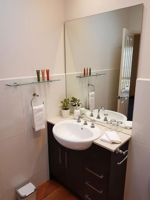 Healesville House - Fig Tree House - ACT Tourism 12