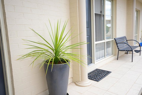 Hamilton Townhouse Motel - ACT Tourism 8