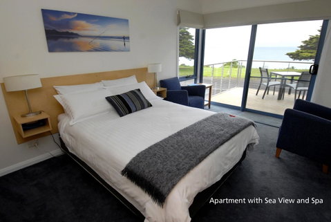 Seascape Accommodation - ACT Tourism 0