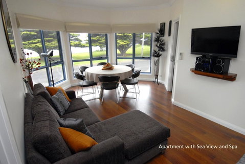 Seascape Accommodation - ACT Tourism 1