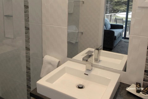 Seascape Accommodation - ACT Tourism 11