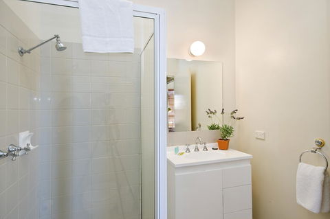 Lornebeach Apartments - ACT Tourism 13