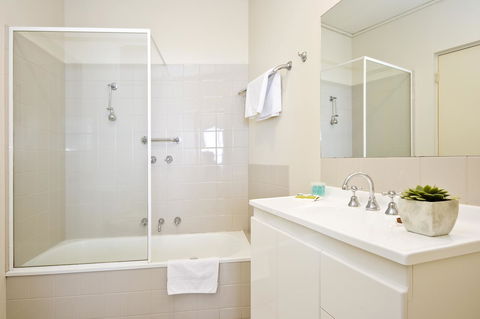 Lornebeach Apartments - ACT Tourism 30