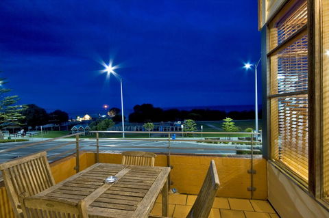 Lornebeach Apartments - ACT Tourism 17