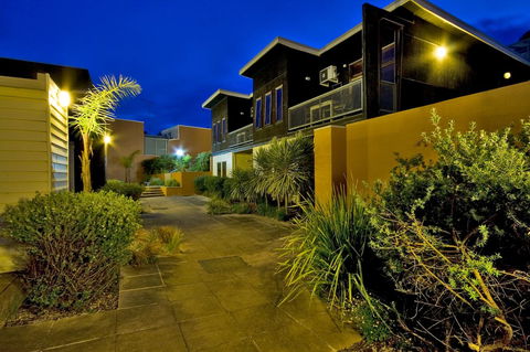 Lornebeach Apartments - ACT Tourism 6