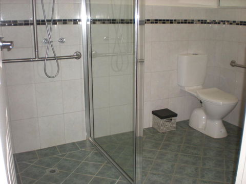 Willow Dene Holiday Apartments - ACT Tourism 21