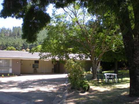 Willow Dene Holiday Apartments - ACT Tourism 12