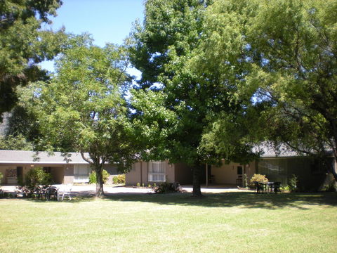 Willow Dene Holiday Apartments - ACT Tourism 5