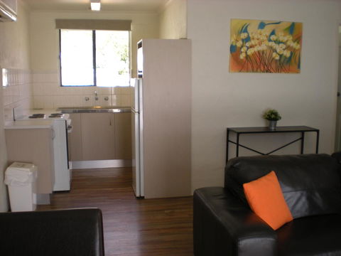Willow Dene Holiday Apartments - ACT Tourism 7