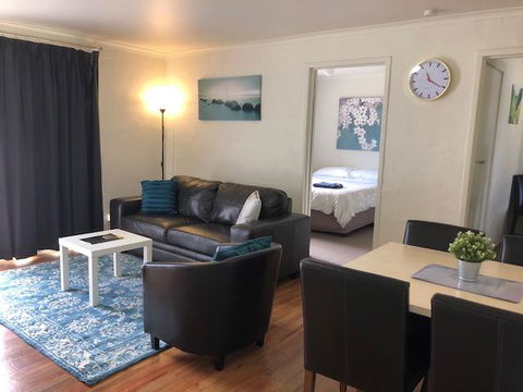 Willow Dene Holiday Apartments - ACT Tourism 0