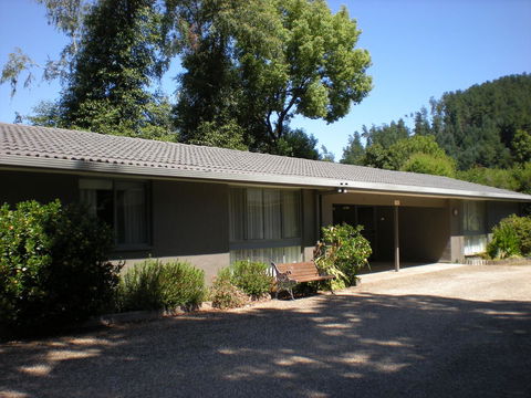 Willow Dene Holiday Apartments - ACT Tourism 16