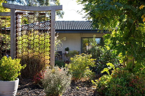 East Street Daylesford - ACT Tourism 14