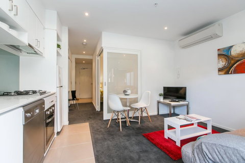 Complete Host The River Apartments - ACT Tourism 7