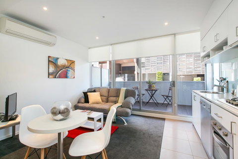 Complete Host The River Apartments - ACT Tourism 5