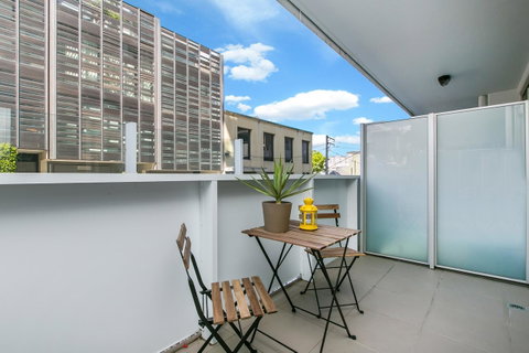 Complete Host The River Apartments - ACT Tourism 4