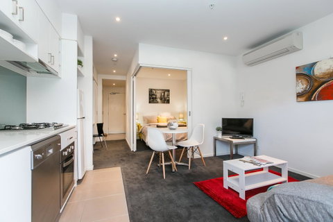Complete Host The River Apartments - ACT Tourism 1
