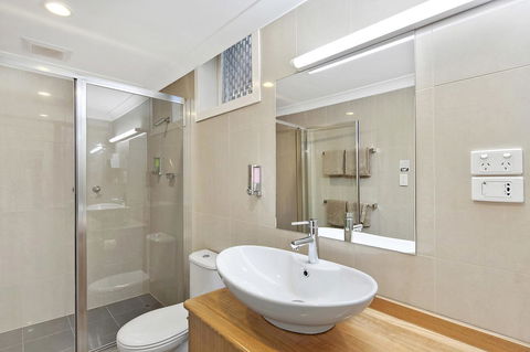Melbourne's Princes Park Hotel - ACT Tourism 1