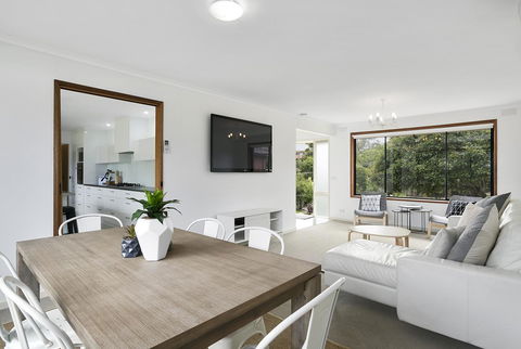Fairhills - NEW LISTING, Beautifully Styled - ACT Tourism 1