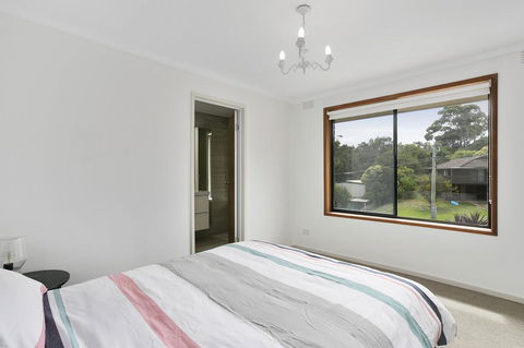 Fairhills - NEW LISTING, Beautifully Styled - ACT Tourism 5