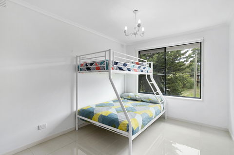 Fairhills - NEW LISTING, Beautifully Styled - ACT Tourism 6