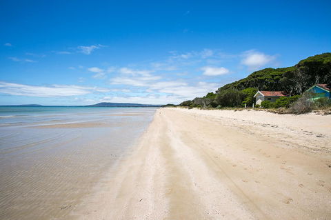 Fairhills - NEW LISTING, Beautifully Styled - ACT Tourism 11