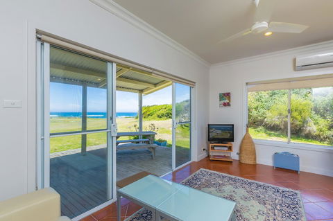 Cottages For Couples - ACT Tourism 24