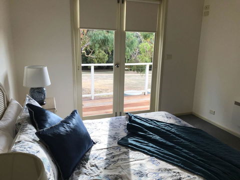 Lakeside Conti Villas - ACT Tourism 4