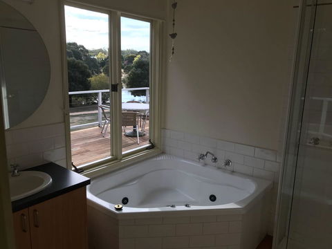 Lakeside Conti Villas - ACT Tourism 3