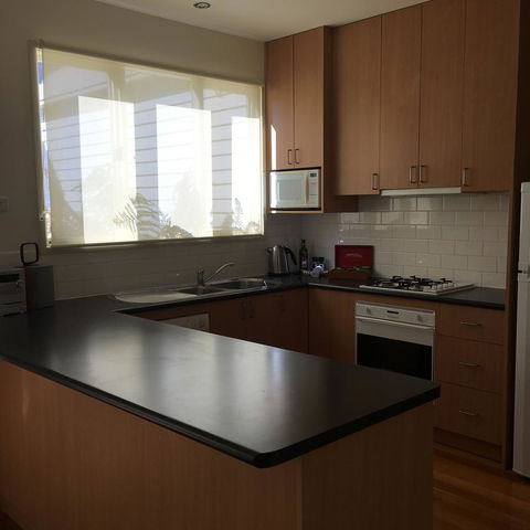 Lakeside Conti Villas - ACT Tourism 5