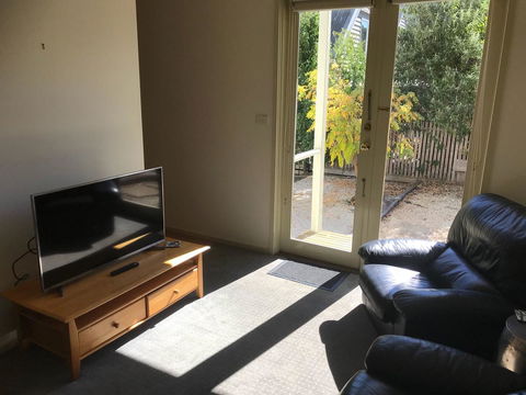 Lakeside Conti Villas - ACT Tourism 11