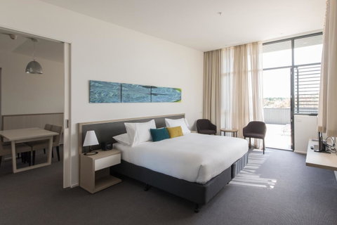 Quarters At Flinders Hotel - ACT Tourism 3