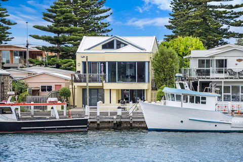 The Waterfront Apartment - ACT Tourism 3